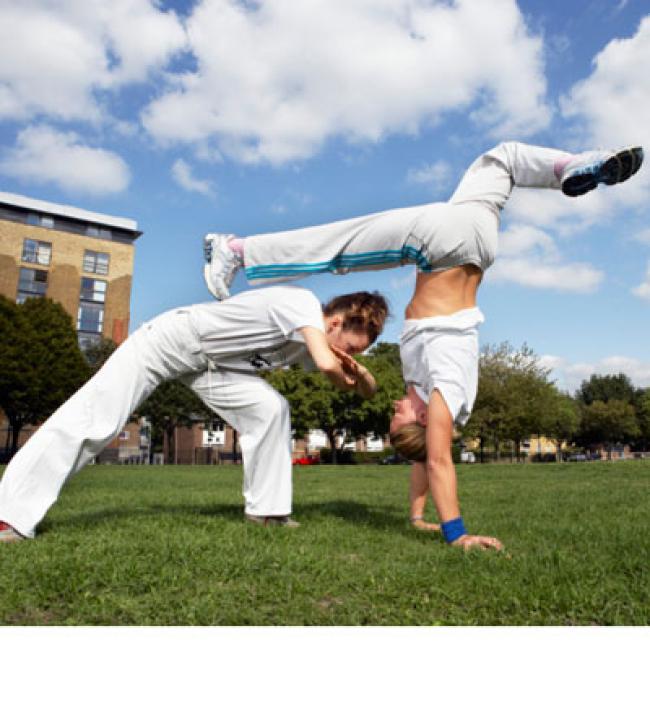 Descubre los increíbles beneficios de la capoeira para cuerpo y mente