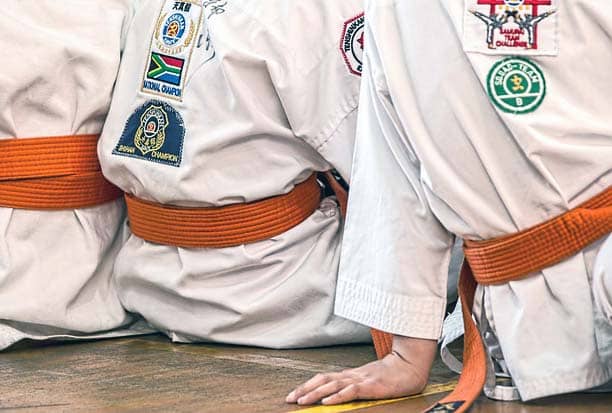 Guía actualizada: Aprende las reglas esenciales del karate en competencias